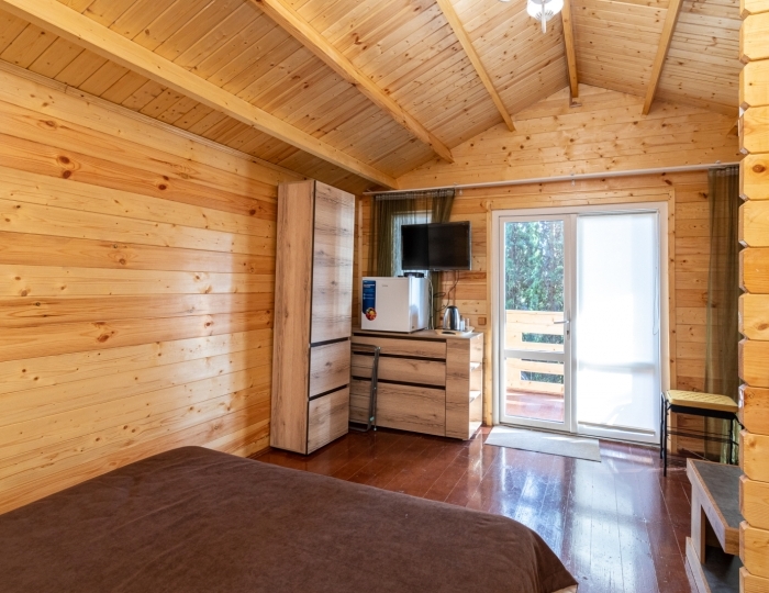 Повышенной комфортности 3-местный 1-комнатный деревянный домик - Пансионат «Солнечный» Холодная речка