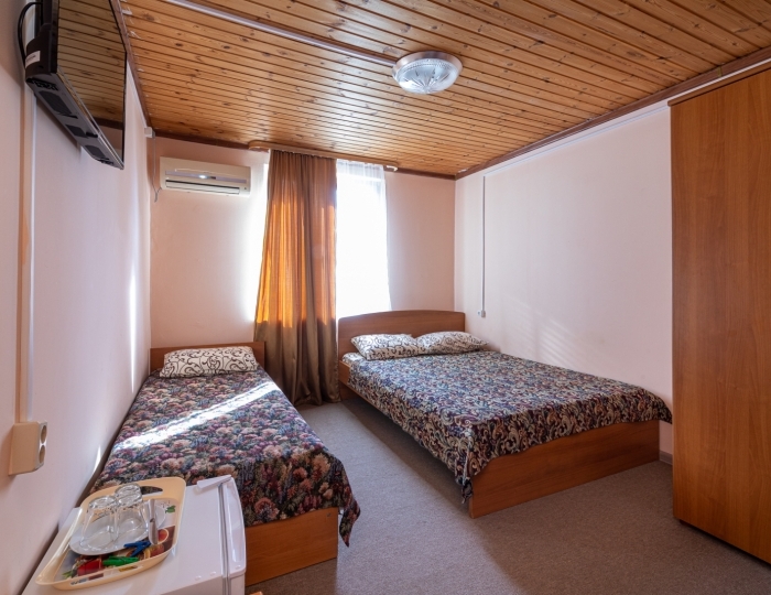 Стандарт 3-местный 1-комнатный в корпусе на территории - Пансионат «Солнечный» Холодная речка